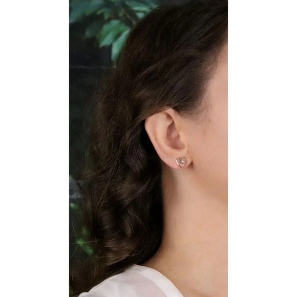 14k Yellow Gold Cubic Zirconia Heart Earrings Stud Post - Picture 4 of 7